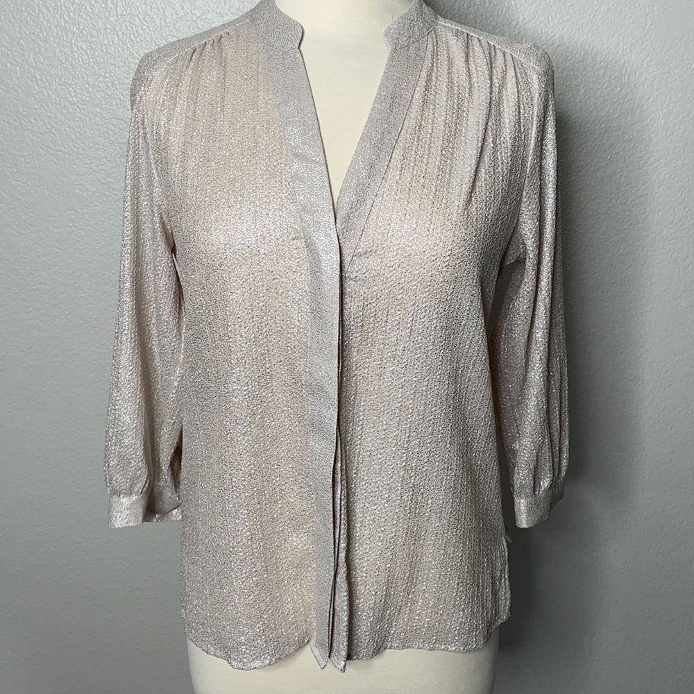 Women’s button up collared shirt